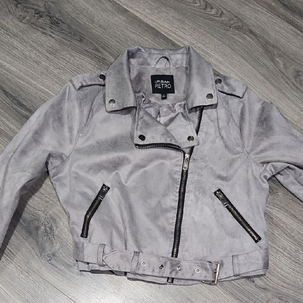 Urban Retro FauxโGray Suede Moto Cropped Jacket